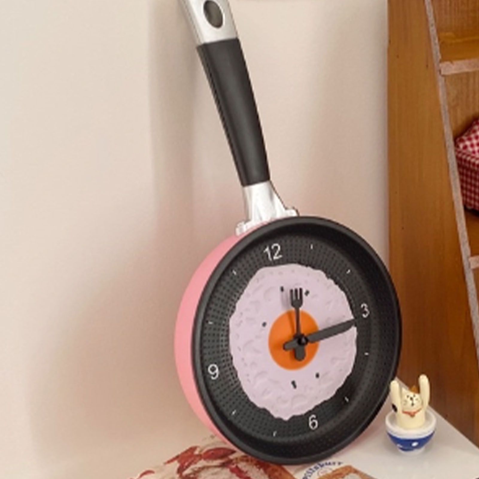 Wall Clock ABS Fried Egg Frying Pan Shape Silent Battery Operated Wall Clock view 8