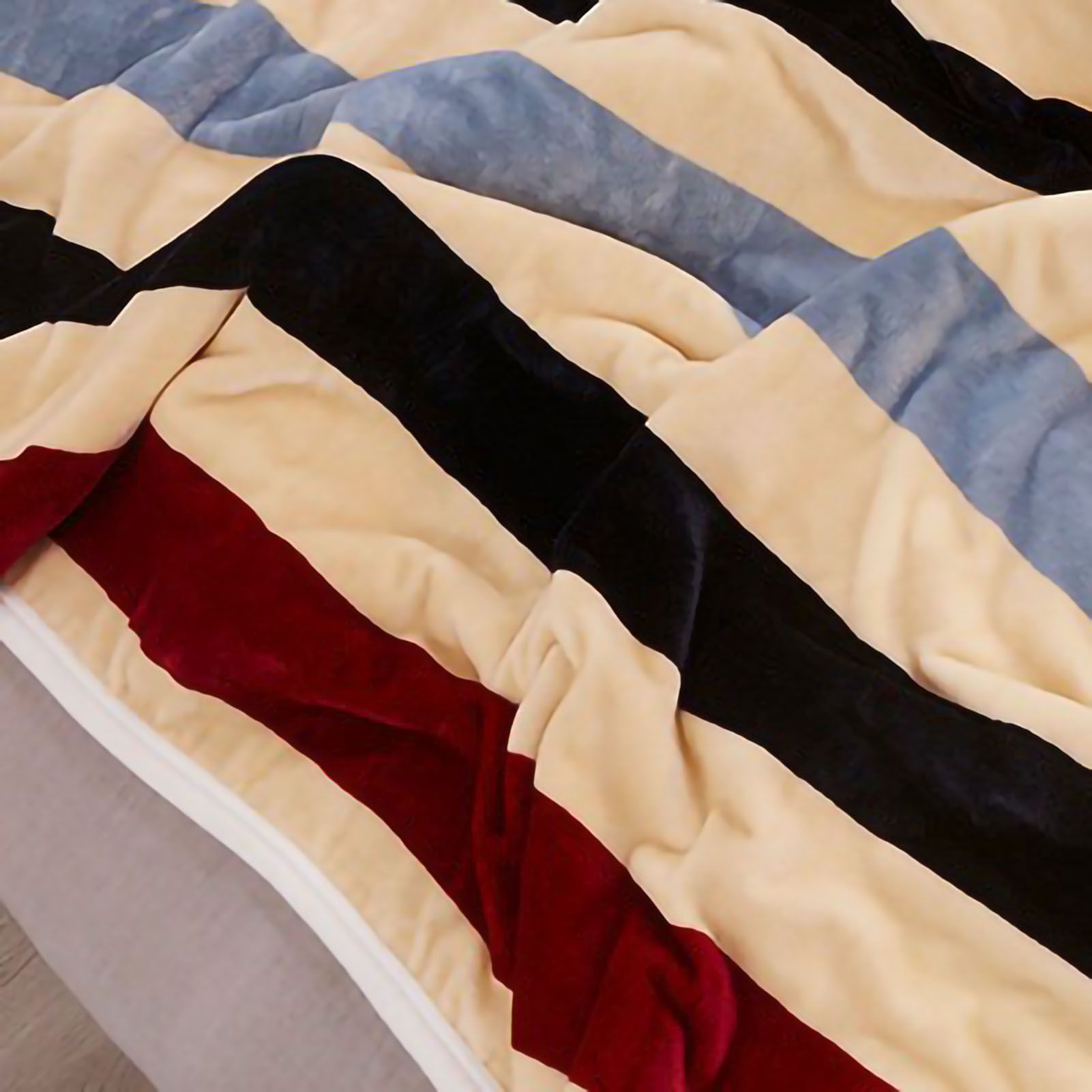 Throw Blanket Cartoon Pattern Thickened Air Conditioning Blanket for Home view 3