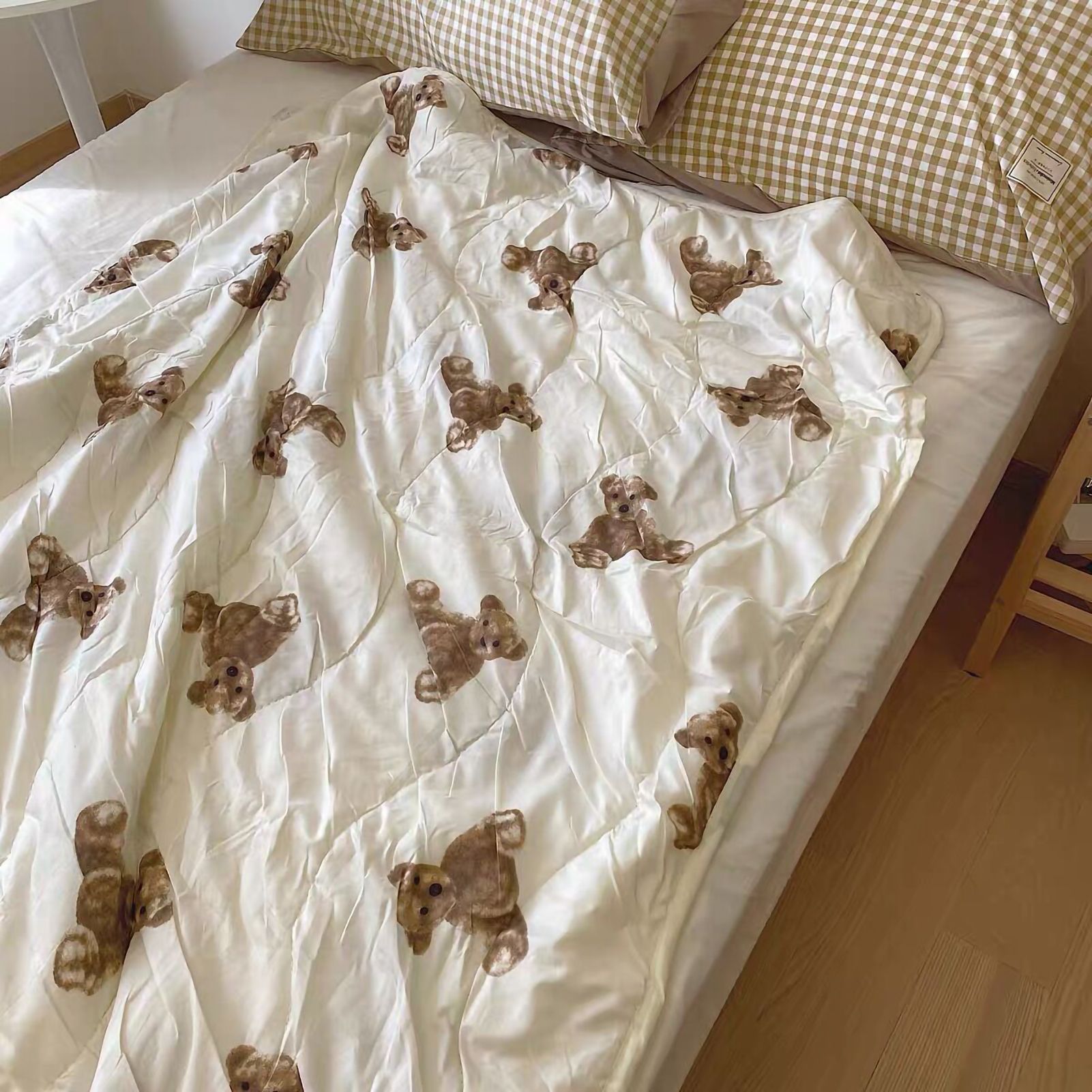 Air Conditioning Blanket Quilt Lightweight Bear Pattern Summer Blanket for