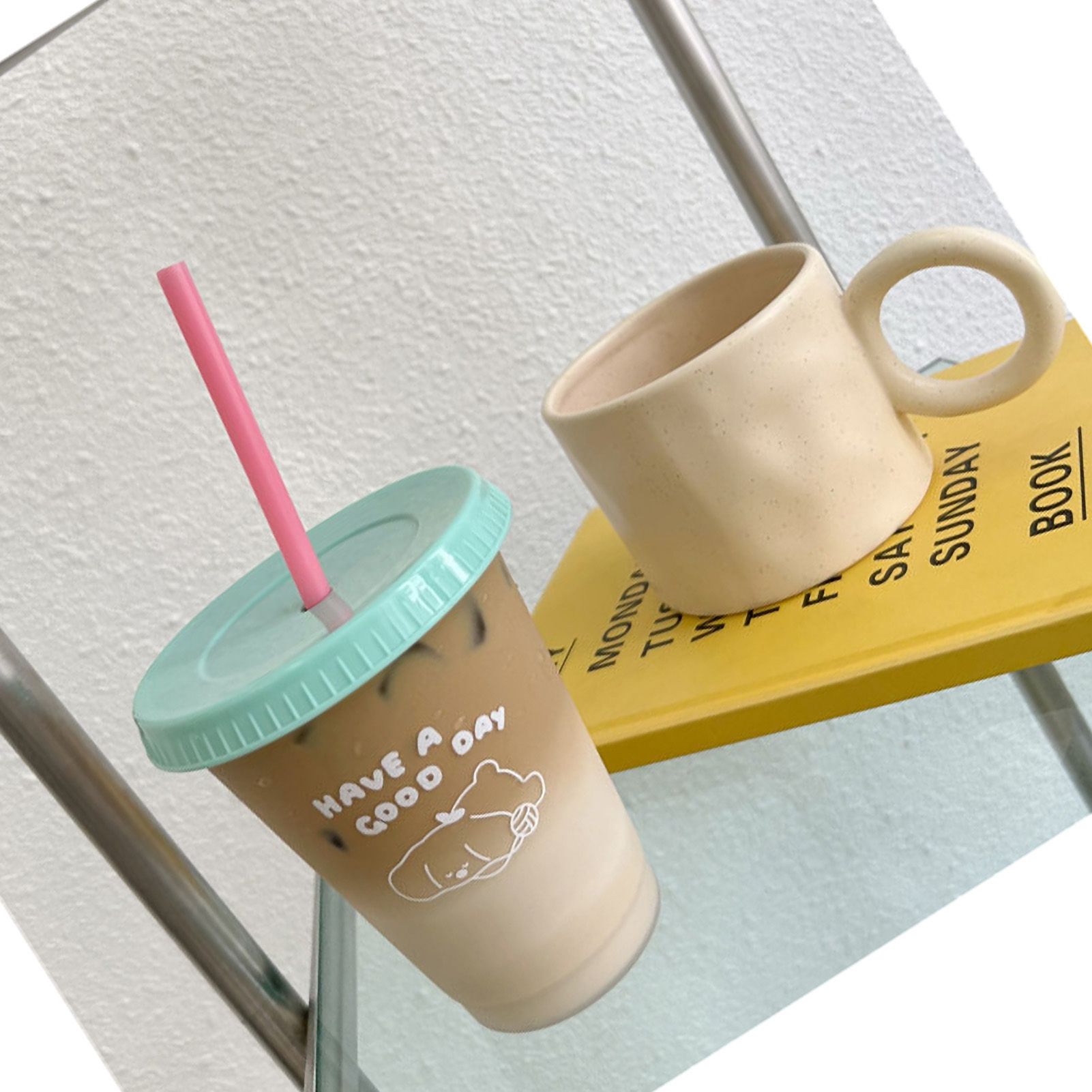 Plastic Coffee Cup Large Capacity Cute Water Cup With Straw Lid for Summer view 3