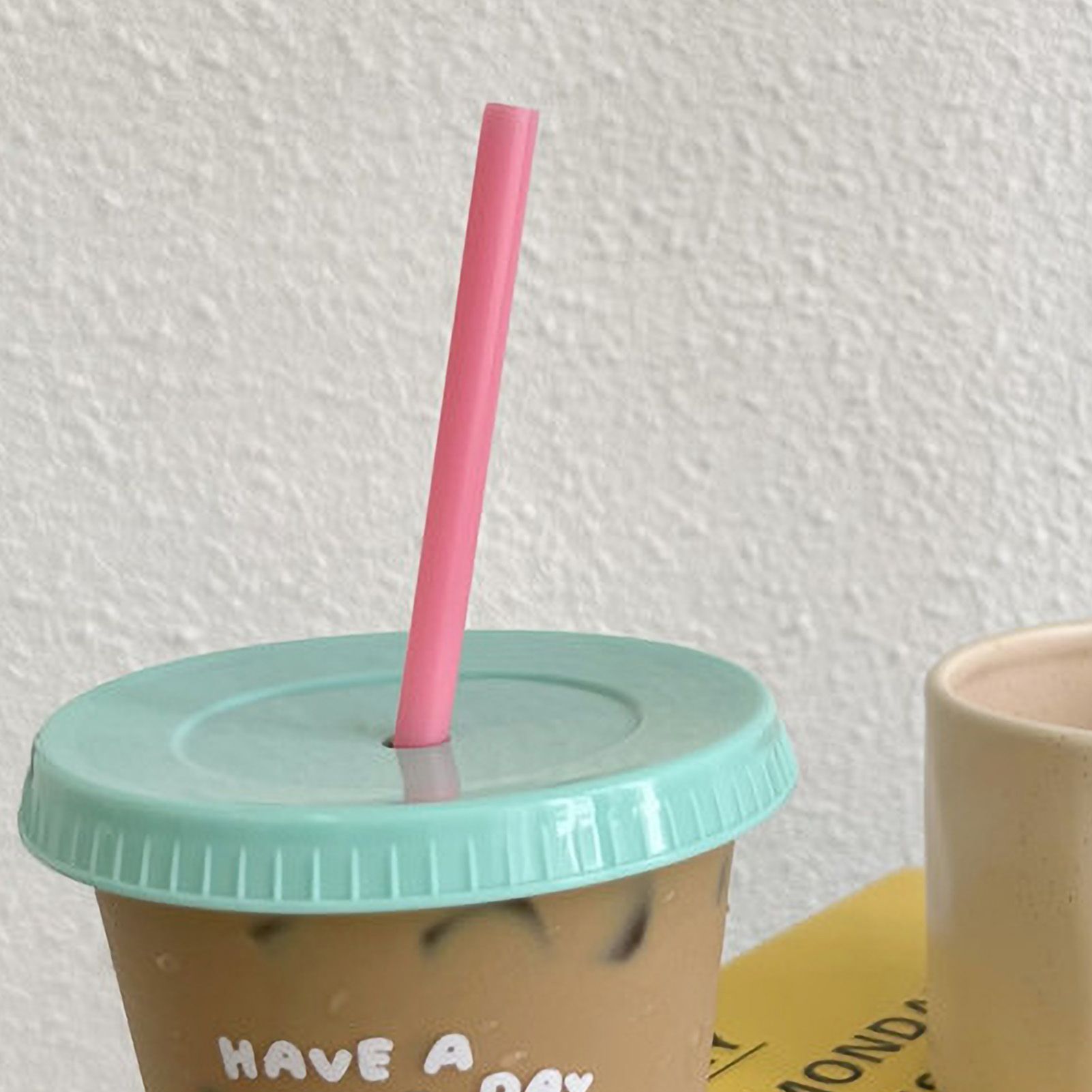 Plastic Coffee Cup Large Capacity Cute Water Cup With Straw Lid for Summer view 4
