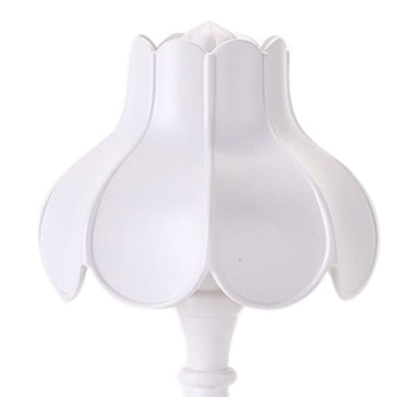 Desk Lamp Retro Lotus Leaf Ingenious Lovely 3 Light Sources Small Table Night view 2