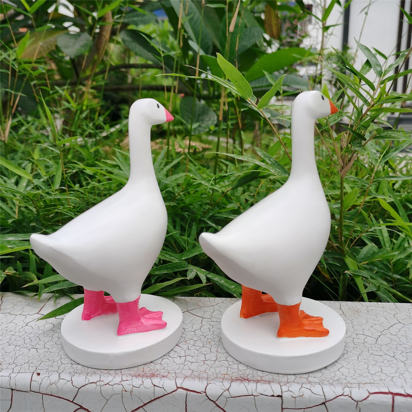 Magnetic Goose Key Holder Statue Cute Resin Key Holder Ornament with Base Home view 3