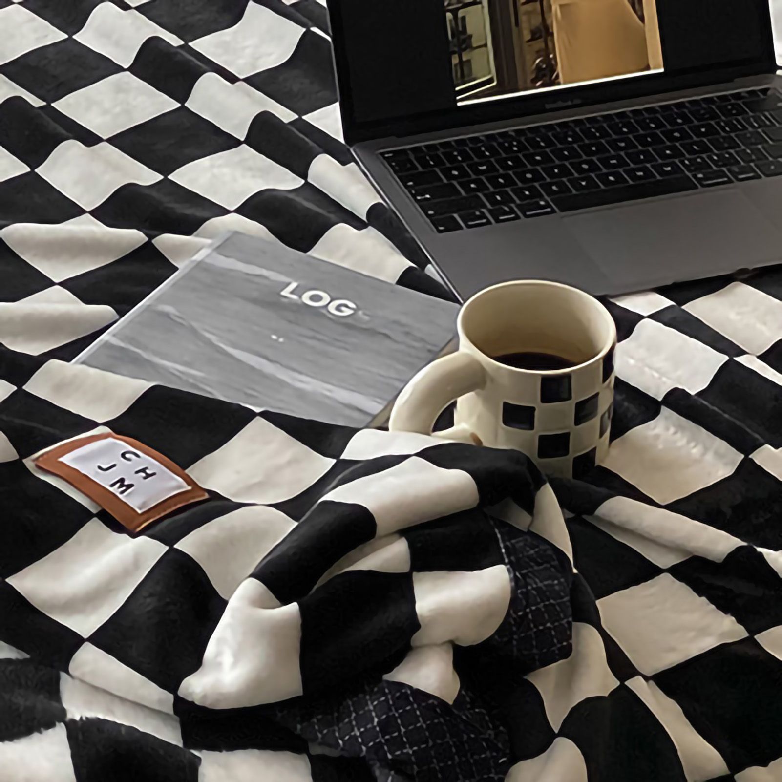 Simple Vintage Checkerboard Blanket Autumn Winter Warm Nap Throw Blanket view 2