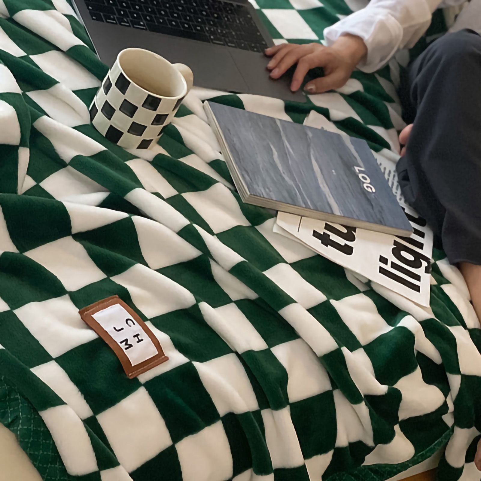 Simple Vintage Checkerboard Blanket Autumn Winter Warm Nap Throw Blanket view 4