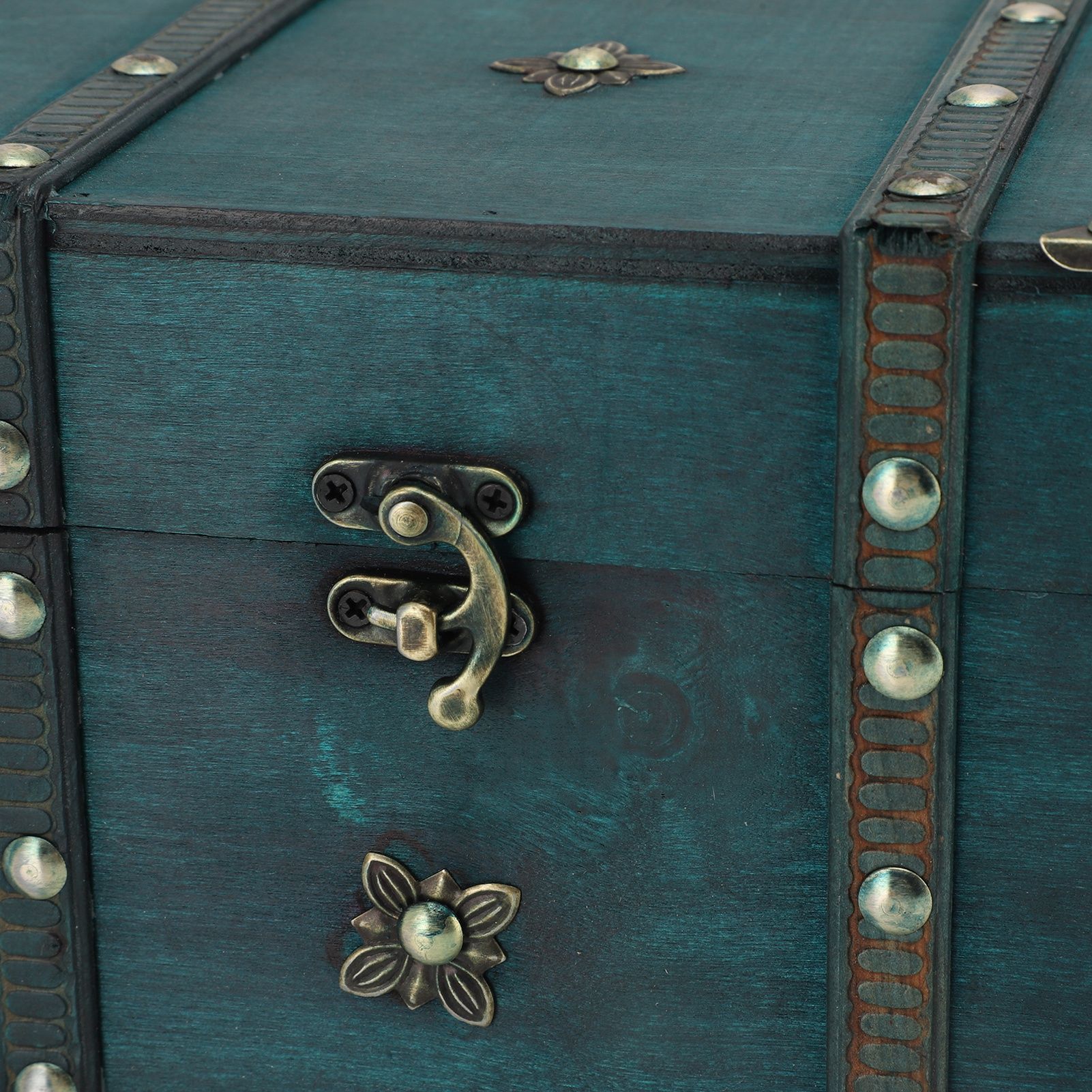 Vintage Treasure Chest Box Wooden Retro Jewelry Storage Box Decorative view 5