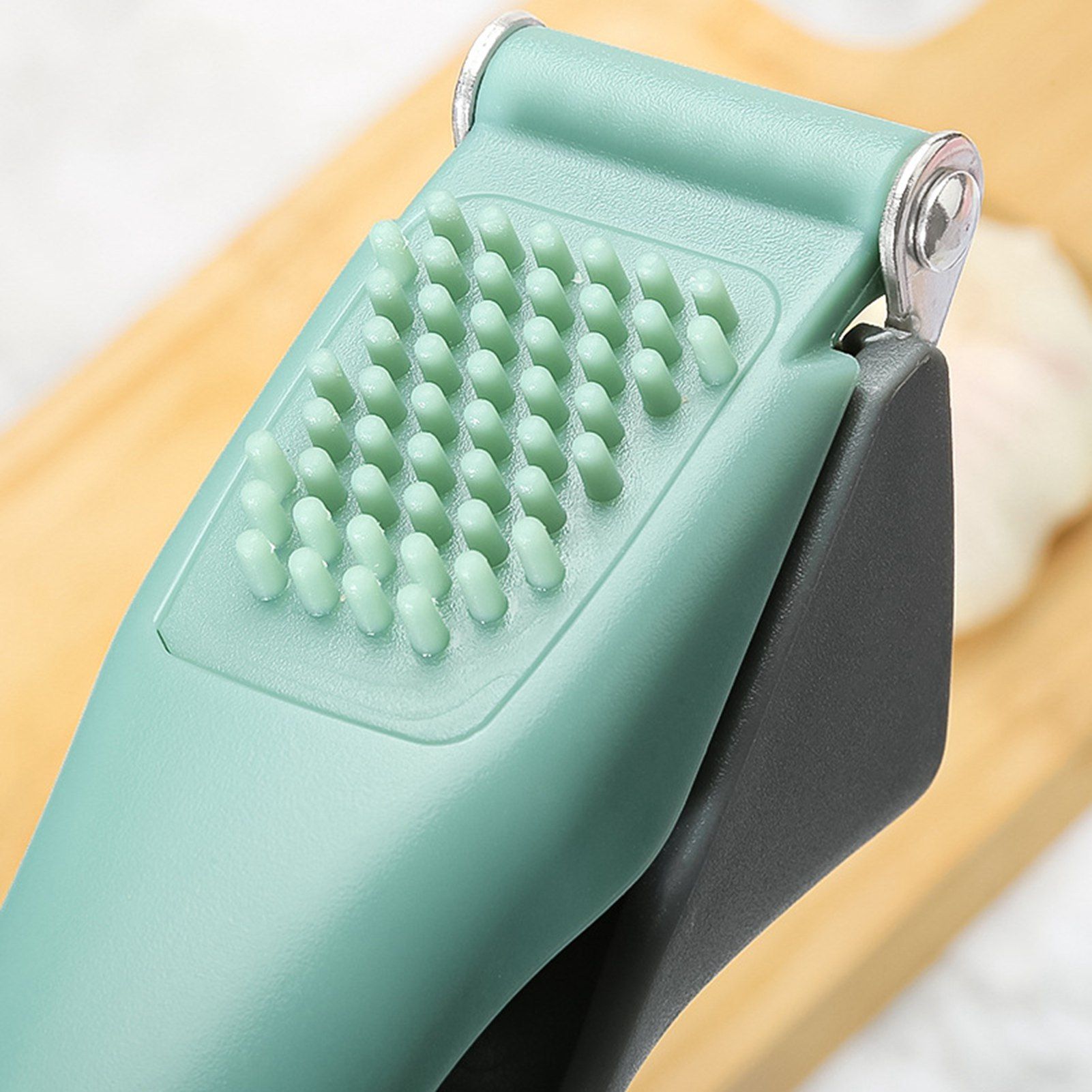 Stainless Steel Garlic Press Manual Easy to Squeeze Clean Garlic Ginger Mincer view 2