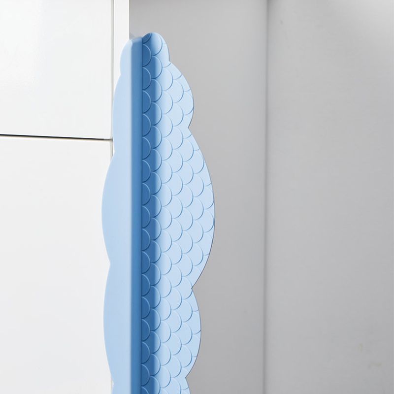 Kitchen Sink Water Splashing Guard Silicone Water Splatter Guard with Suction view 3