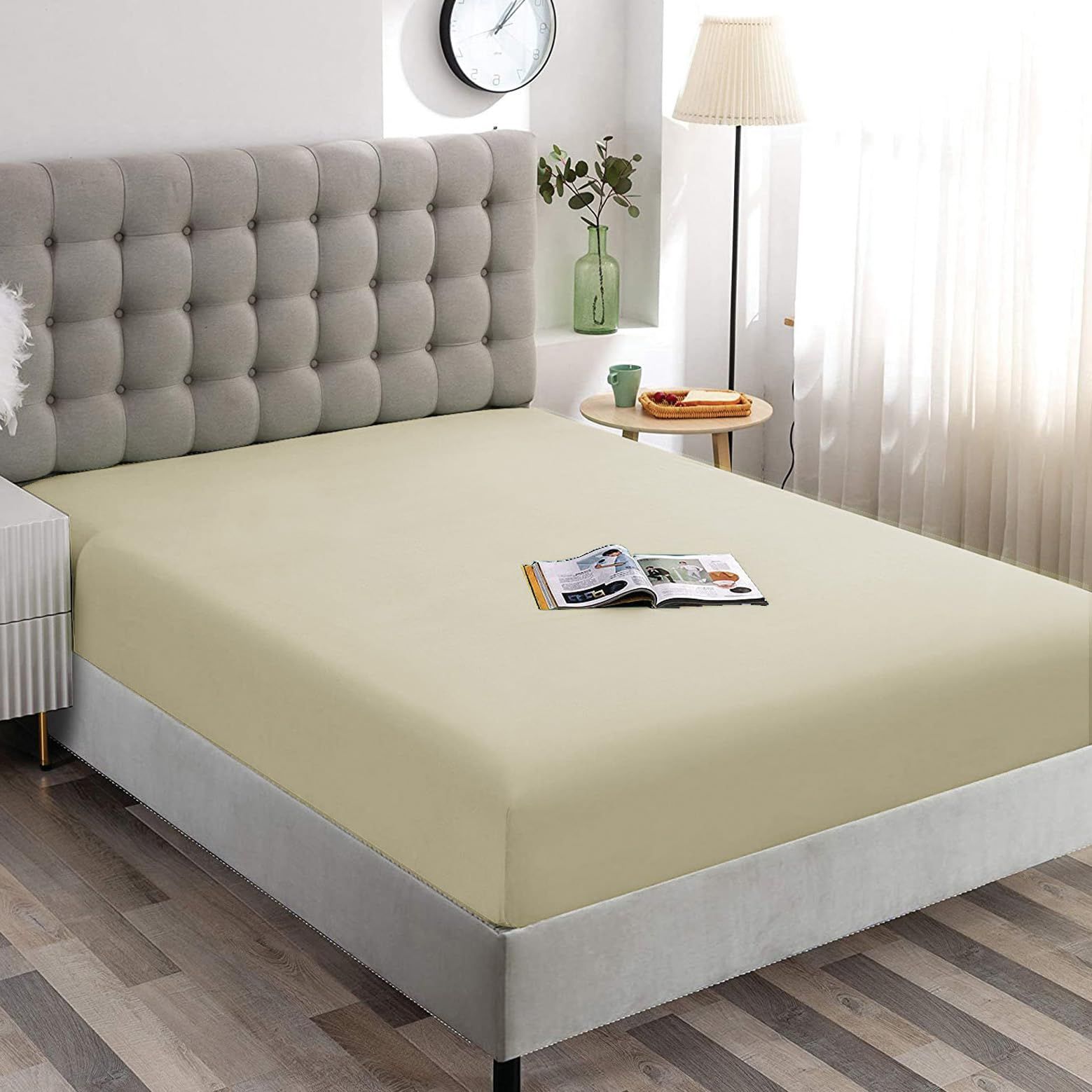 Hotel Quality Fitted Sheet - 1 Piece Fitted Sheet -Breathable Bedding - Wrinkle — image 1