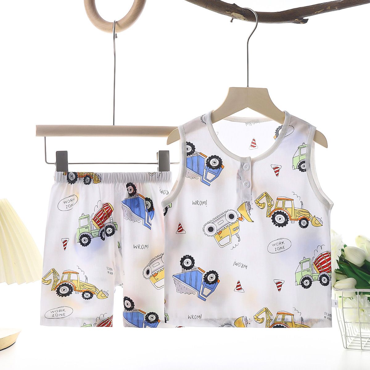 Tong Xinyuan Kids Cotton Silk Vest Set Shorts (White background color) truck