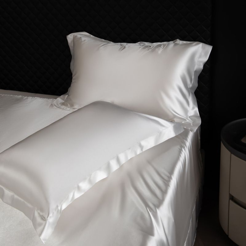 Simulated Silk Pillowcase 48x74cm Polyester White A wide-brimmed model