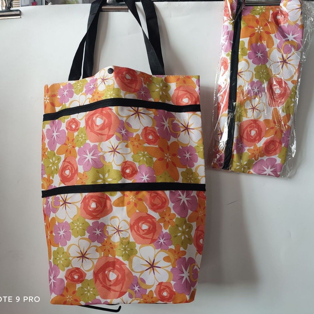 Rolling Shopping Bag Oxford Cloth Cube Type MS-003 Pink flowers on white view 4
