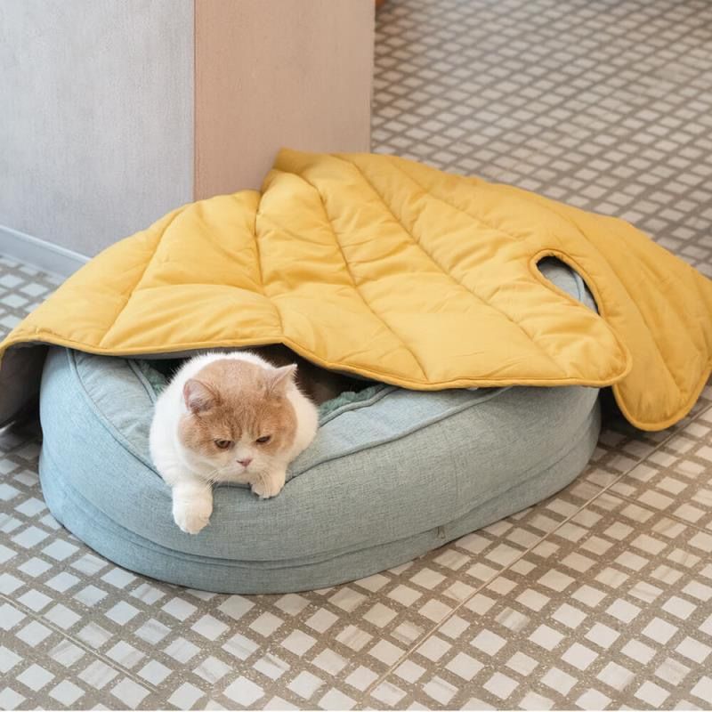 Leaf-Shaped Multi-Functional Pet Mat – Plush view 12