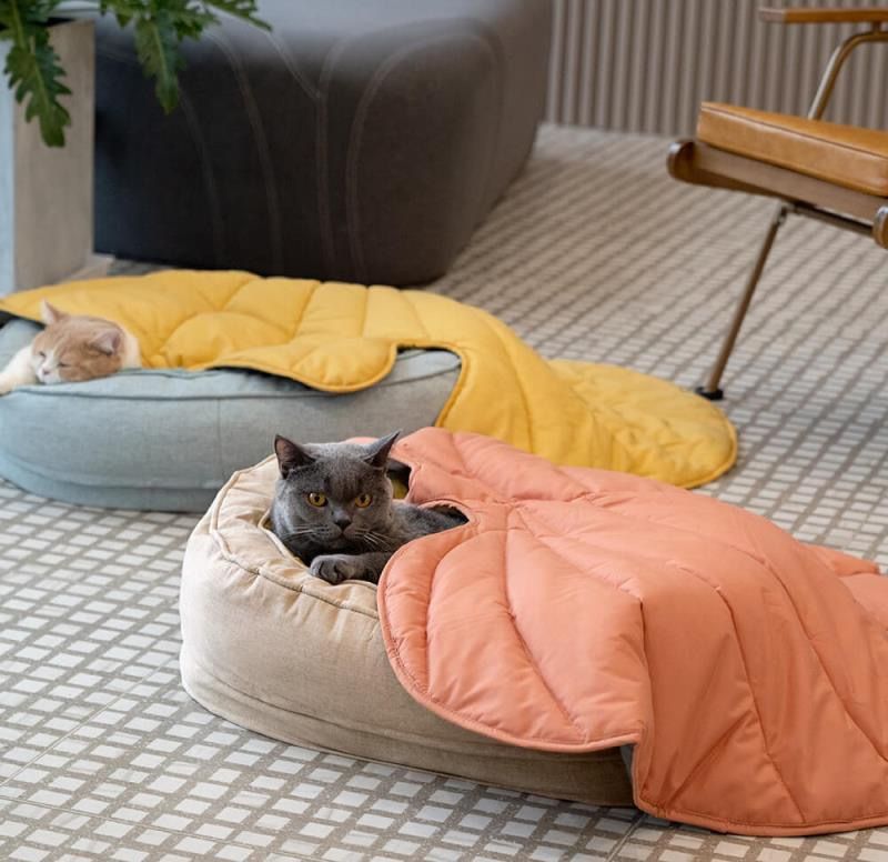 Leaf-Shaped Multi-Functional Pet Mat – Plush view 14