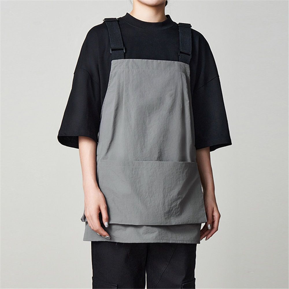 apron with Two Practical Front Pockets view 2