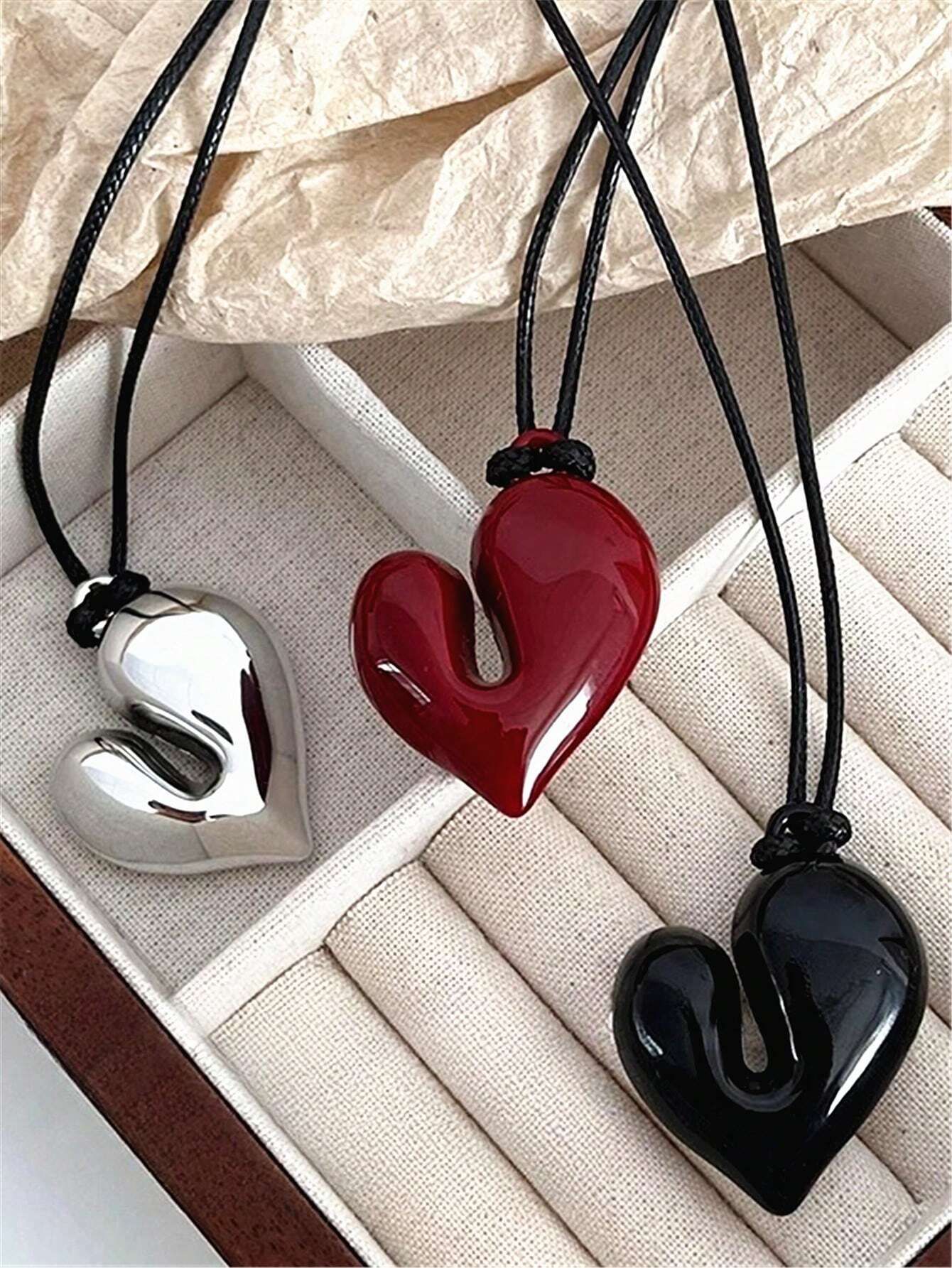 3 Pieces/set Asymmetric Oversized Heart Shaped Leather Cord Long Sweater Chain view 2