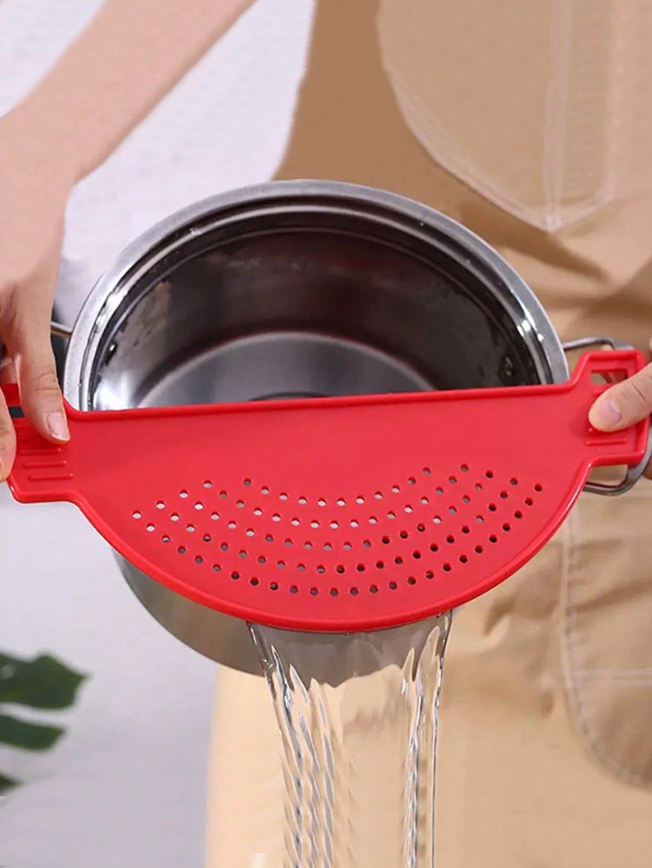 1PC Silicon Strainer Plastic Drainer Strainers Pot Funnel Half Moon Shape Food