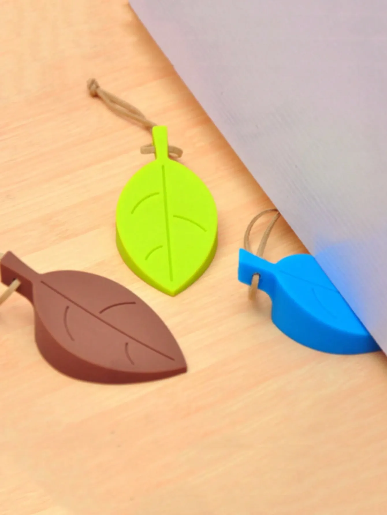 6pcs Silicone Leaf Shaped Door Stopper Wind Resistant Hang On Wedge To Prevent view 3
