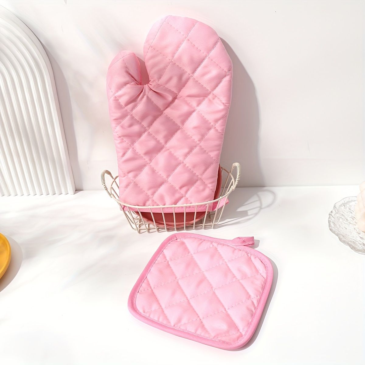2pcs Pink Checkered Oven Mitt and Pot Holder Set view 2