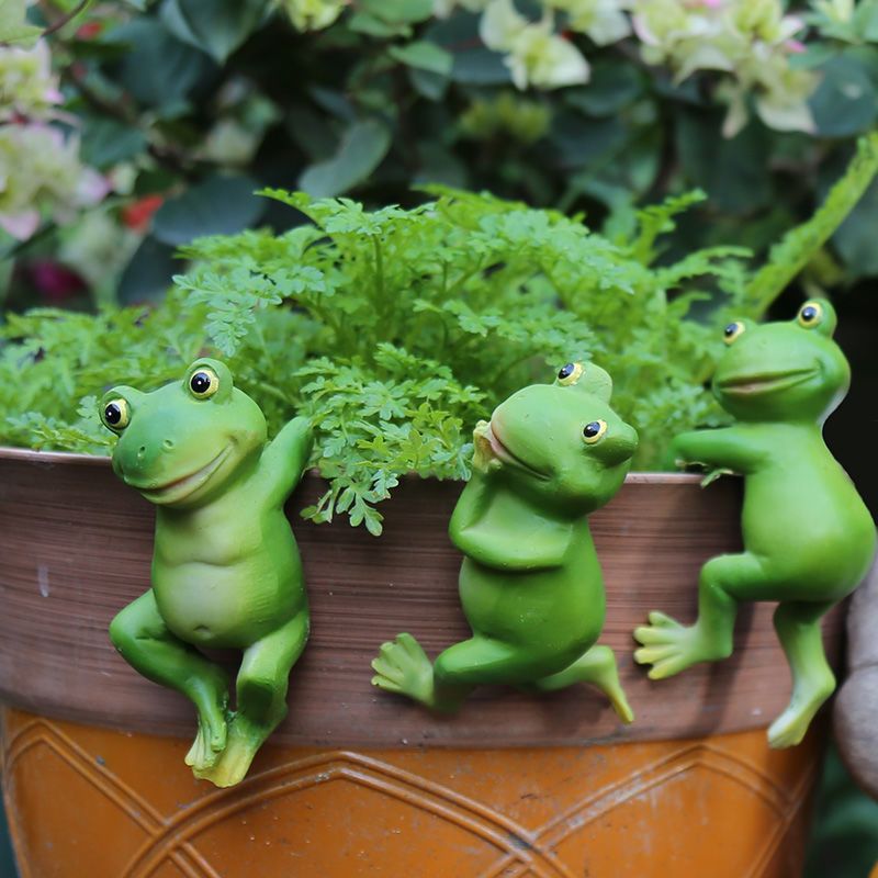 Cute Frog Figurines Hanging Animal Statue view 3