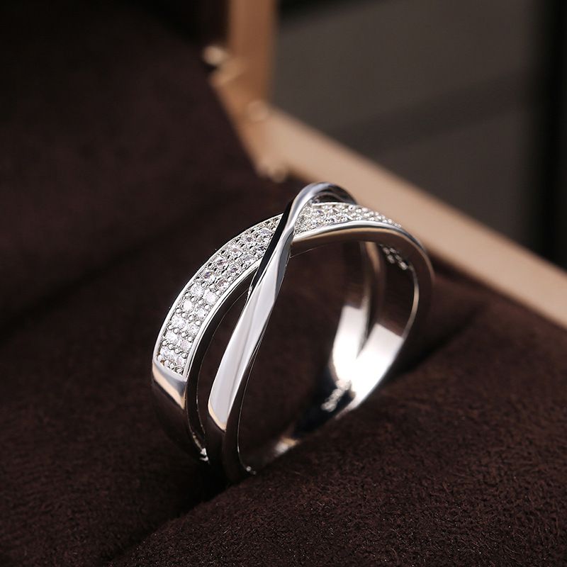 Shiny Interleaved Surround Cubic Zirconia Rings Diamond Rings for Women view 3