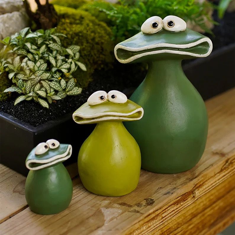 Garden Decorations, Big Mouth Frog Family of Three Waterproof Resin Garden