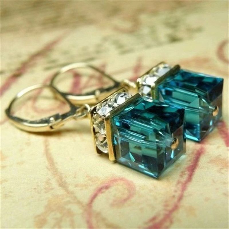 2pcs Jewel earrings made of green alloy and artificial gemstones view 5