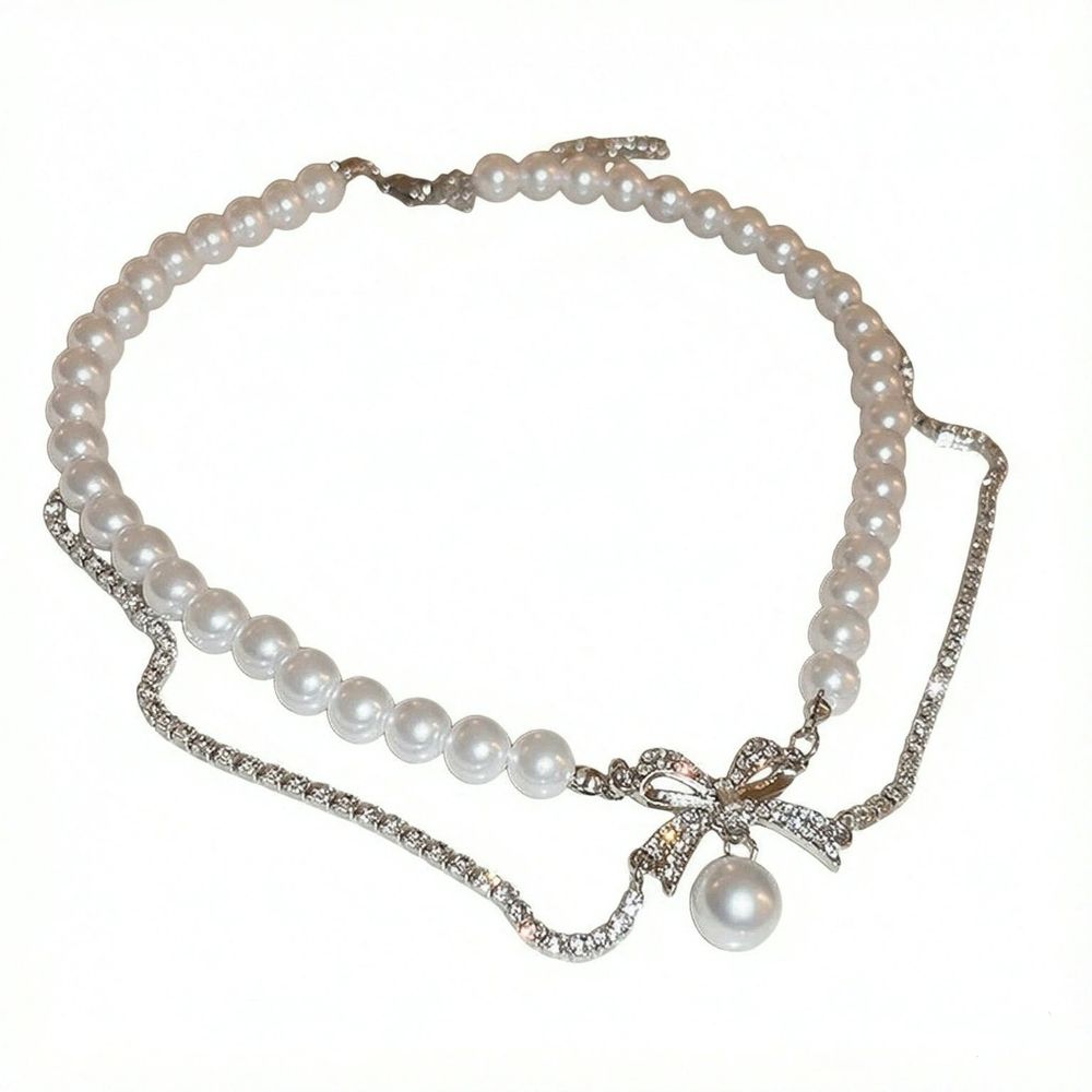 Late Romance~Sparkling Diamond Bow Pearl Necklace for Women with a Cold Design