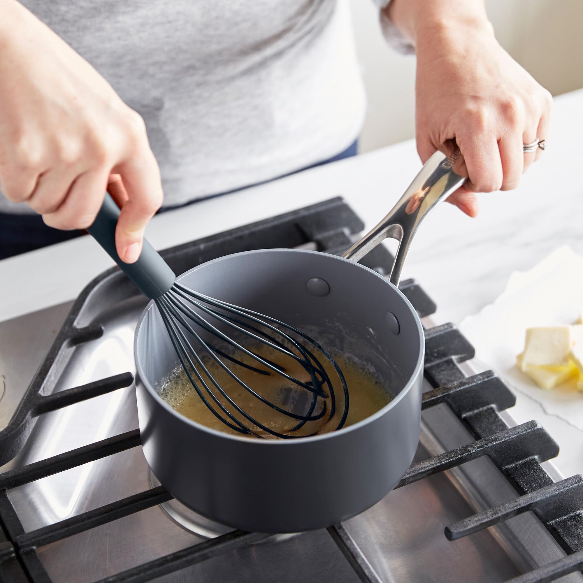 Multifunctional Rotary Manual Egg Beater Mixer Mini Plastic Kitchen Egg Whisk view 3