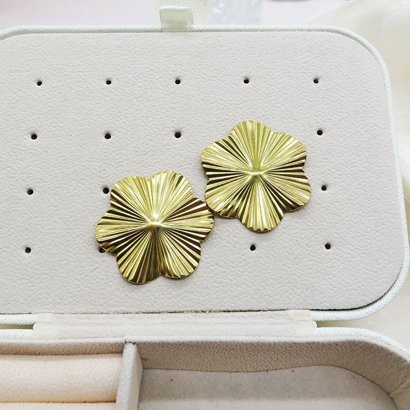 Chunky Gold Stud Earrings for Women Round Disc Stud Earrings Irregular Texture