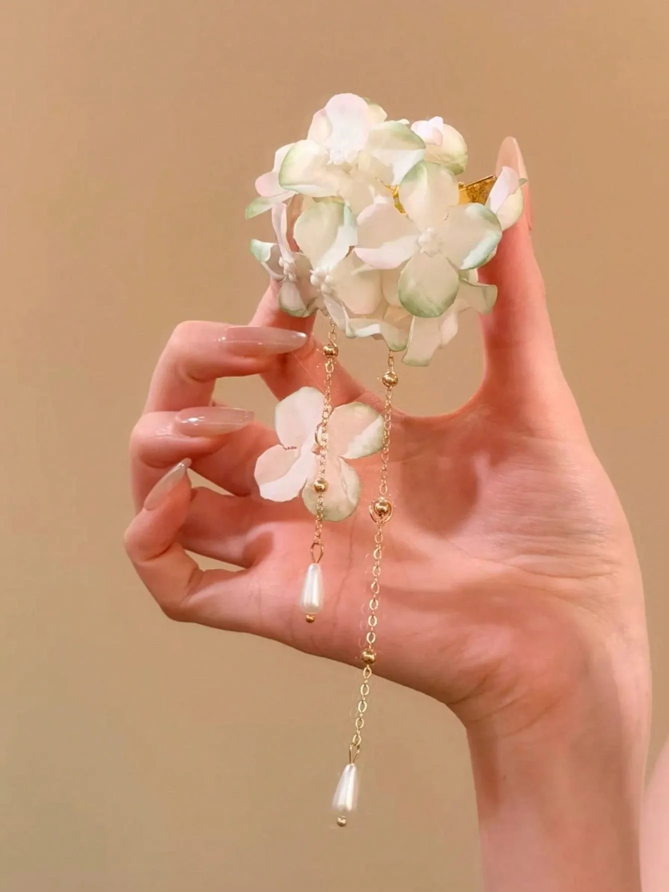 2Pcs Fashion Floral Pearl Tassel Hair Clips for Women view 3