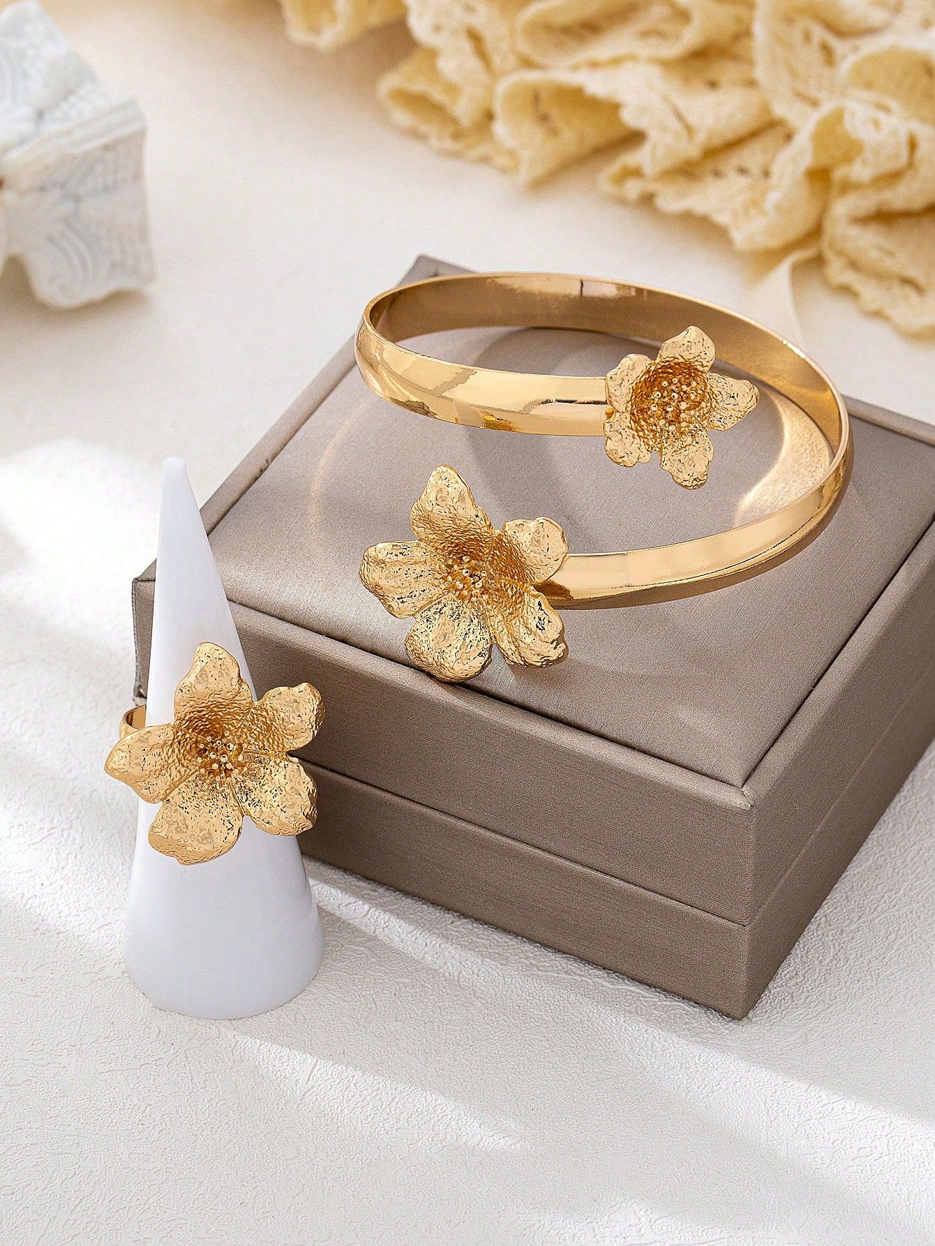 2Pcs Set - Vintage Elegant Floral Bracelet Ring Jewelry Set For Women Suitable view 2