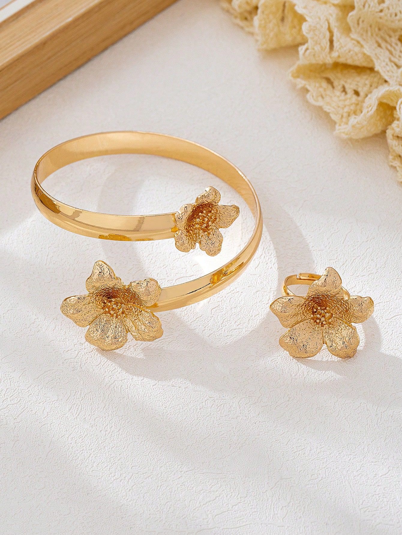2Pcs Set - Vintage Elegant Floral Bracelet Ring Jewelry Set For Women Suitable view 3