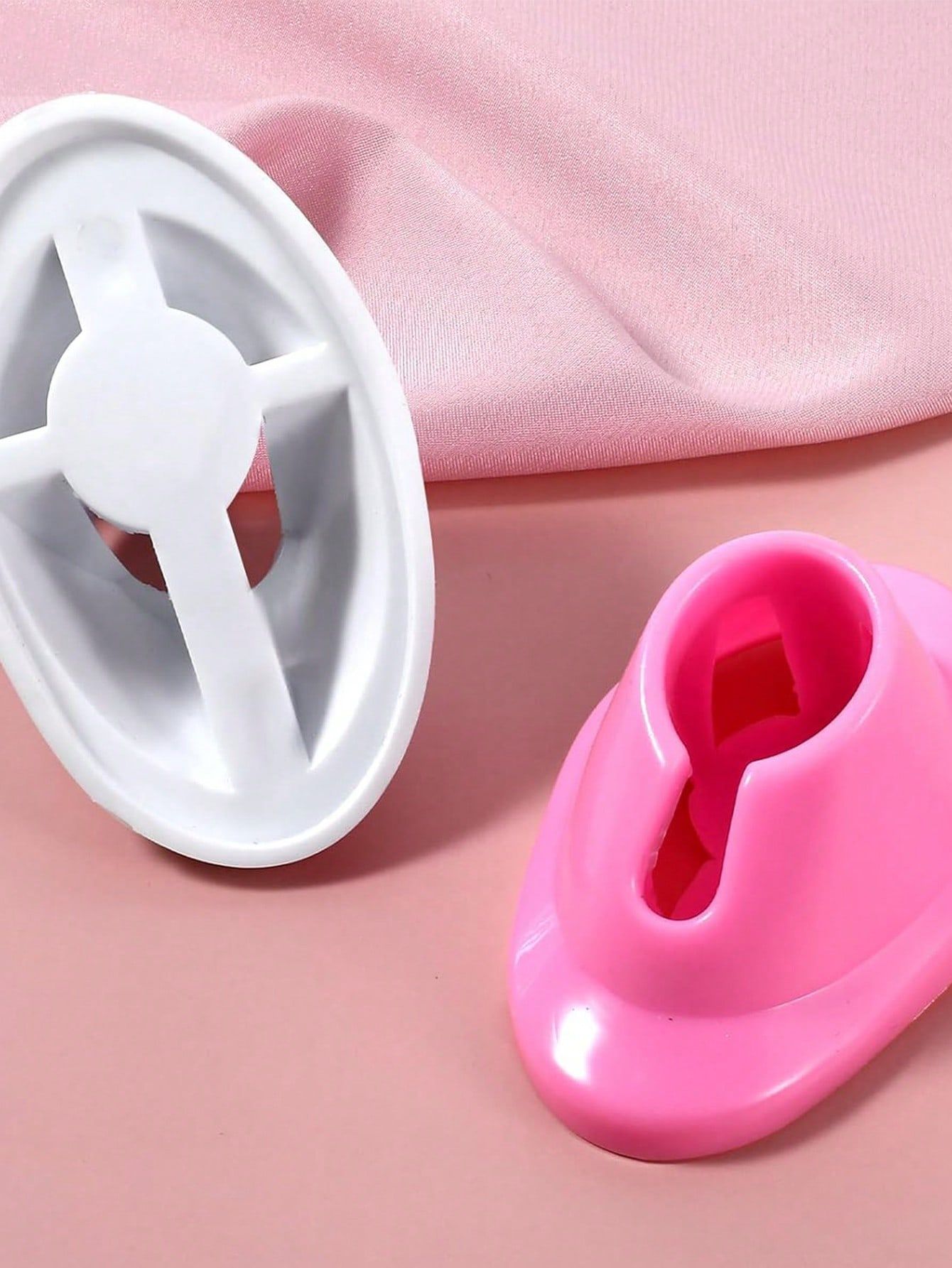 Nail Polish Bottle Holder Anti Spill Bottle Stand Soft Rubber Manicure Display view 3