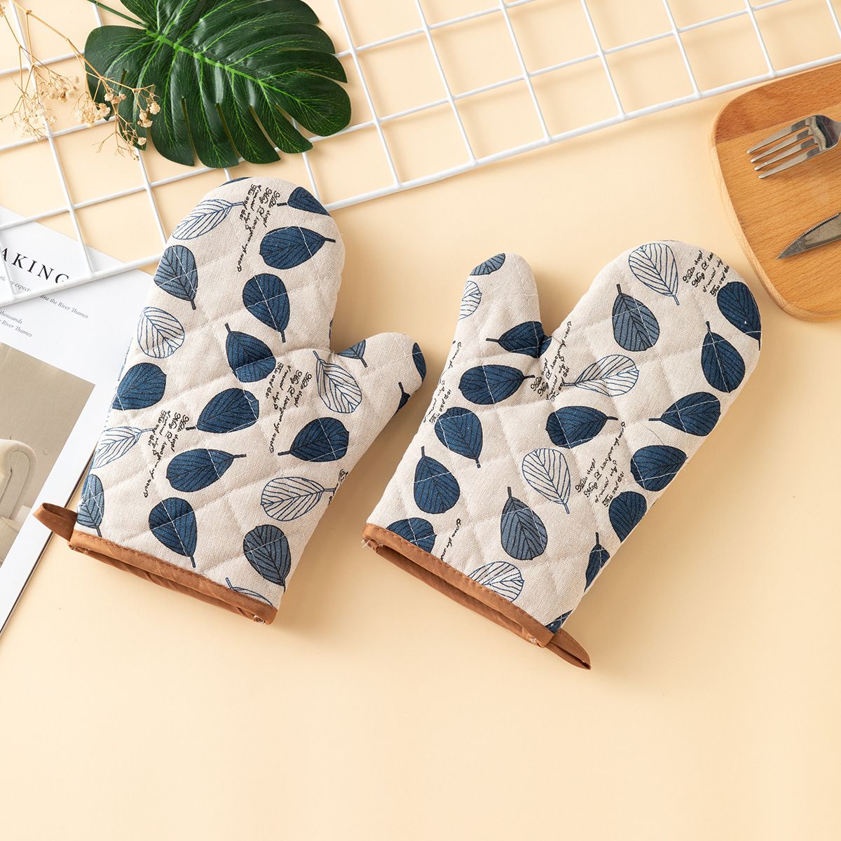 4Pcs Set Oven Mitt Set – Microwave Oven Gloves Heat Resistant view 2