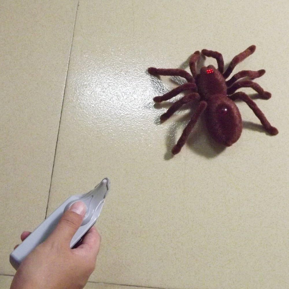 Gift for Family Cats Dogs Remote Control Spider for Prank Or Trick Gags & view 3