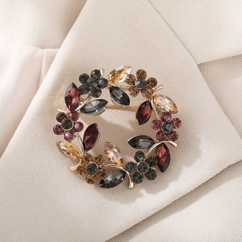 Vintage Rhinestone Crystal Brooch Pin for Women Flower Brooch for Clothes Bag view 4