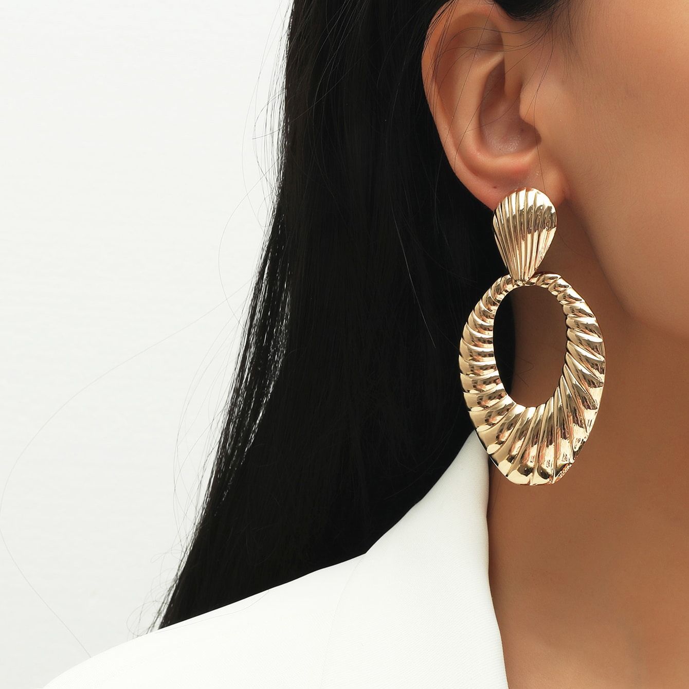 Matte Gold Silver Geometric Harmmered Clip On Earrings for Women Long Clip view 4