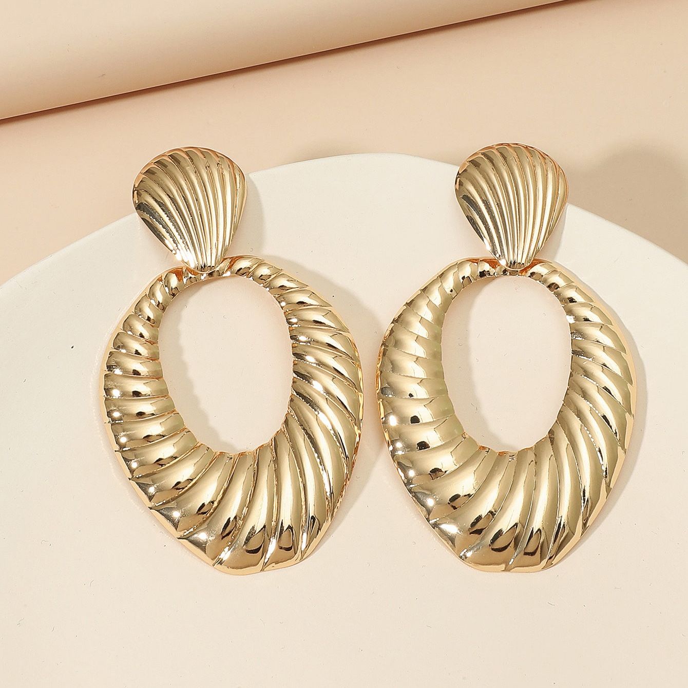 Matte Gold Silver Geometric Harmmered Clip On Earrings for Women Long Clip view 5