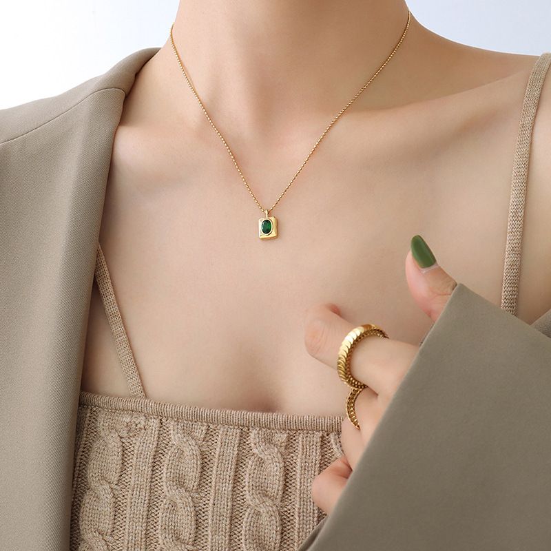 Palace style autumn and winter new oval Hao Shi copper pendant necklace view 3