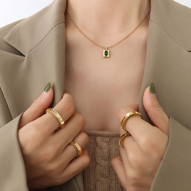 Palace style autumn and winter new oval Hao Shi copper pendant necklace view 4
