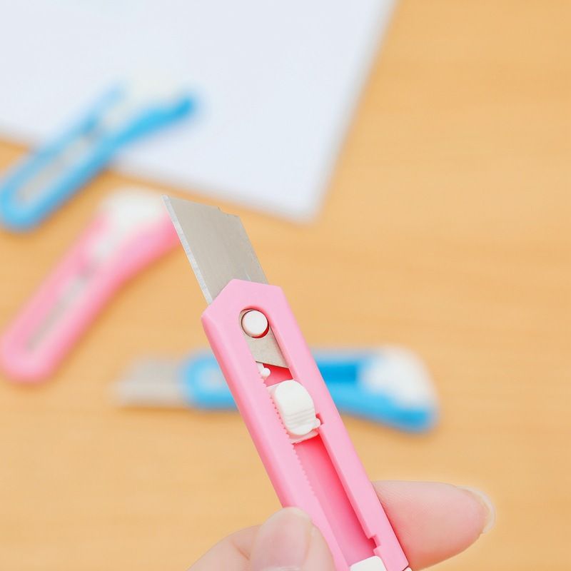 Household School Plastic Good performance Handle Sharp Blade Mini Utility view 4