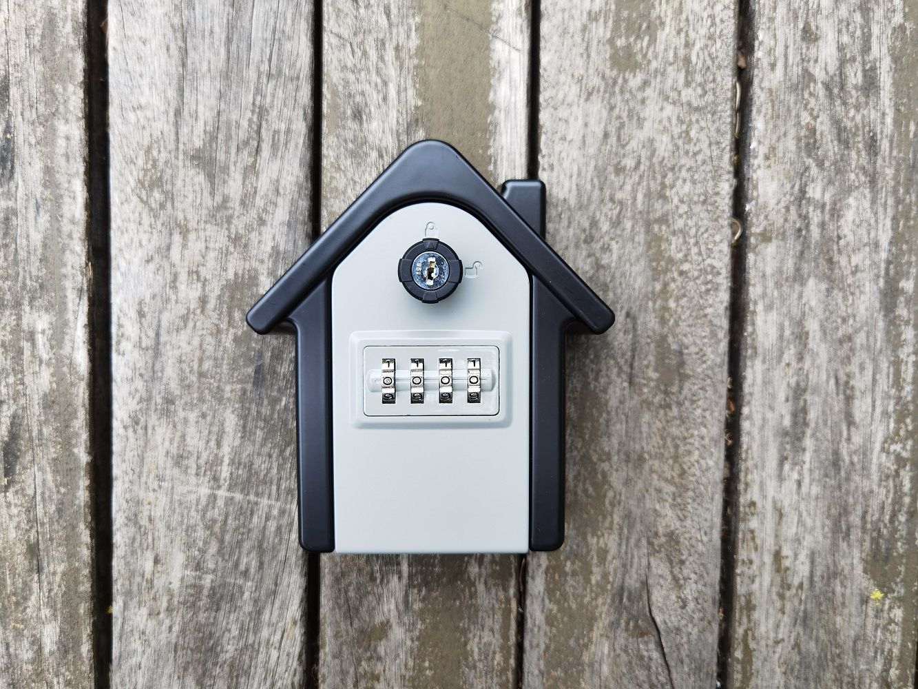 Key Lock Box Wall Mount, Zinc Alloy Key Storage Box for Outside, 4-Digit view 2