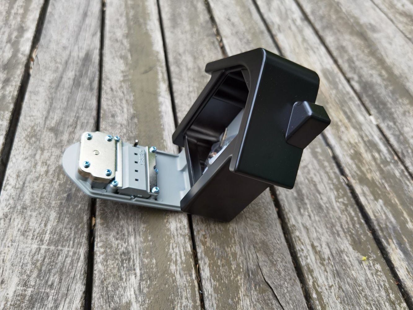Key Lock Box Wall Mount, Zinc Alloy Key Storage Box for Outside, 4-Digit view 3