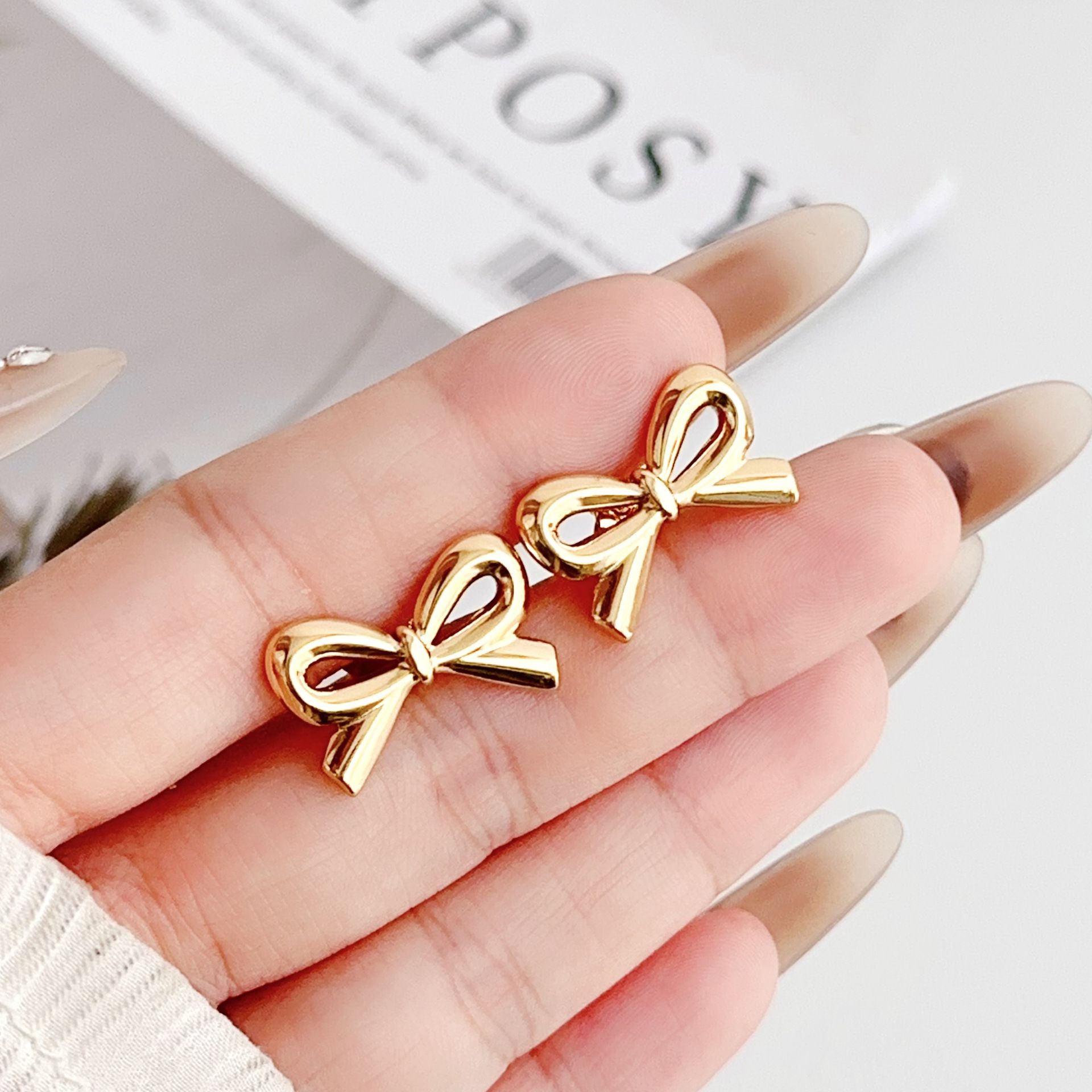 Delicate Simple Twist Rope Cable Ribbon Birthday Present Bow Stud Earrings view 2