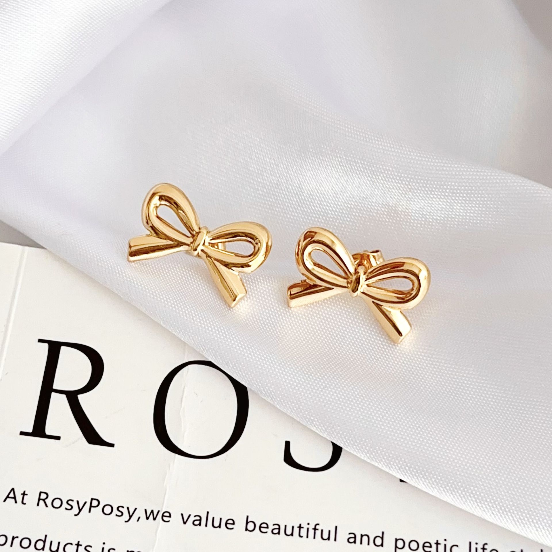 Delicate Simple Twist Rope Cable Ribbon Birthday Present Bow Stud Earrings view 4
