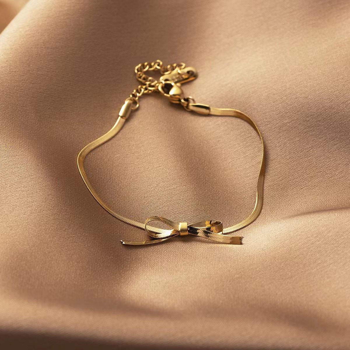 2PCS Ladies Bow Choker Necklace Pendant+Bracelet-Simple Gold Plated Bow view 3