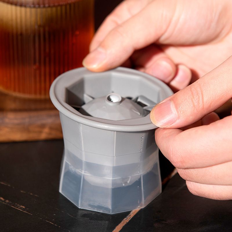 Ice Cube Mold Large-capacity Silicone Ice Tray Household Ice Storage view 2