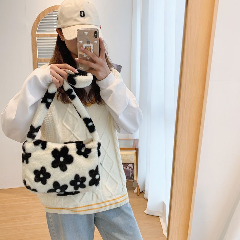 Plush Underarm Bag, Ladies Fluffy Shoulder Bag, Women Furry Purse Fluffy Tote view 4