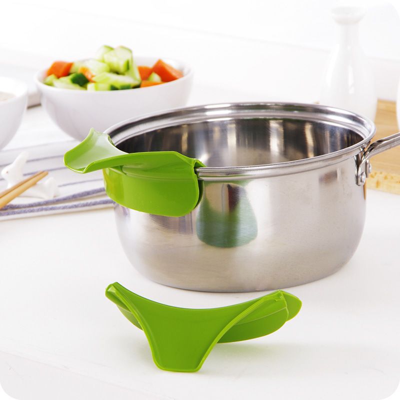2pcs Kitchen Funnel Creative Anti-spill Silicone Slip on Pour Soup Spout view 4